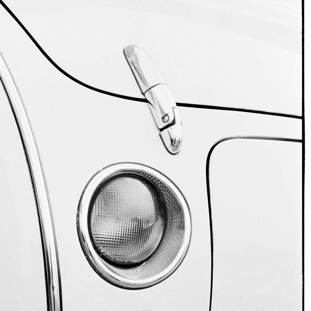 Polissage correcteur de carrosserie en cabine éclairée
